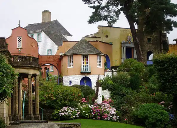 Деревня Портмеерен и её сады. Англия