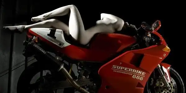 Красотки и байки фирмы Ducati