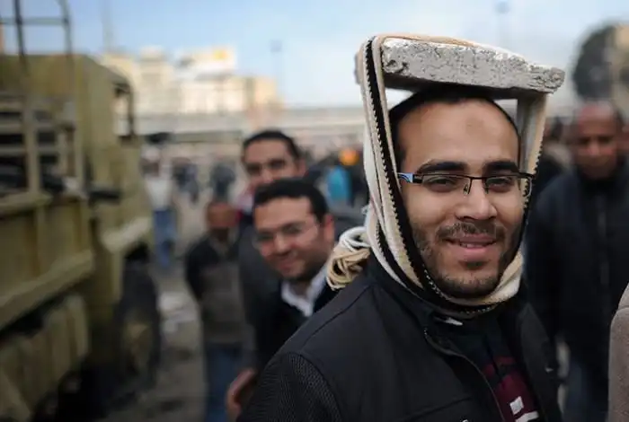 Самодельные каски и шлемы египетских демонстрантов
