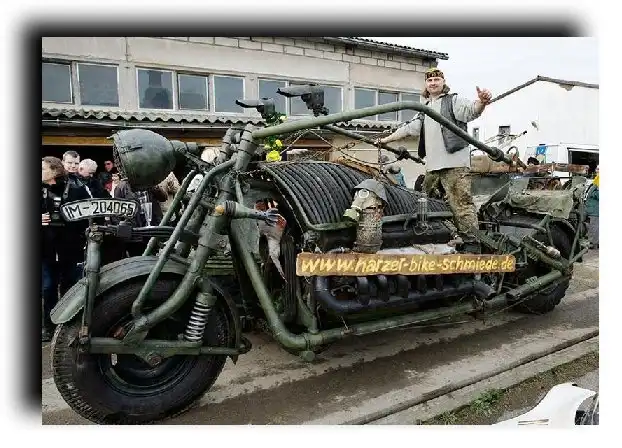 Мотоцикл-монстр с двигателем от советского танка