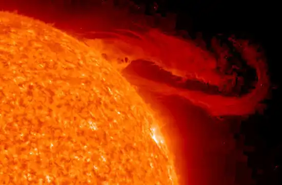 Мощный выброс плазмы на Солнце