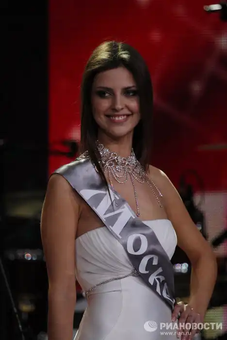Победительница конкурса "Мисс Россия-2011" и ее соперницы
