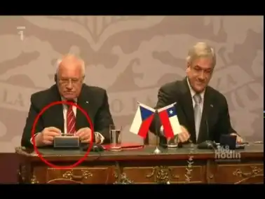 Чехи собирают своему президенту ручки по всей стране