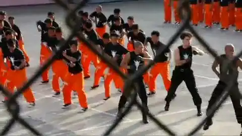 Филипинские заключенные двигаются под Майкла Джексона