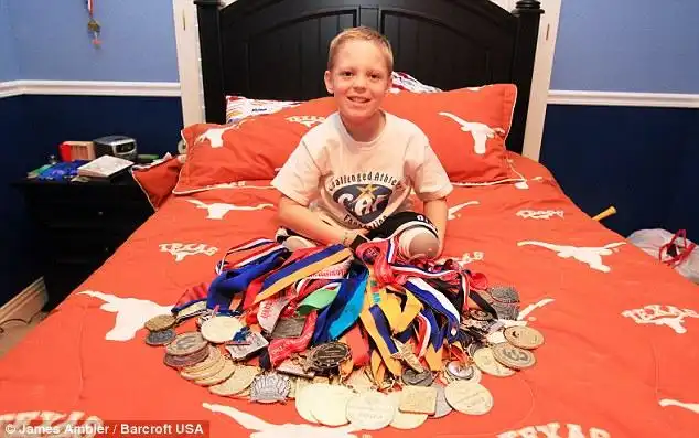 Он стремиться стать чемпионом на параолимпийских играх.