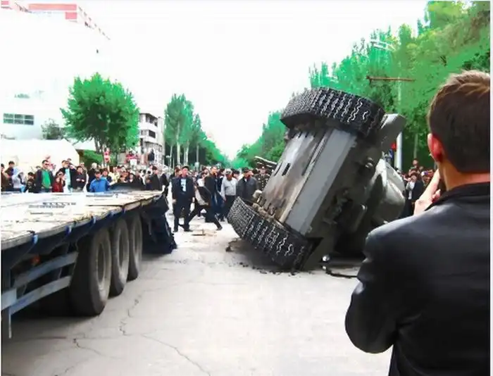 В Киргизии в День победы перевернулся танк