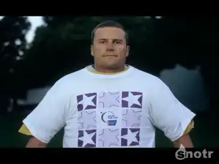 Человек одел на себя 155 футболок, побив рекорд