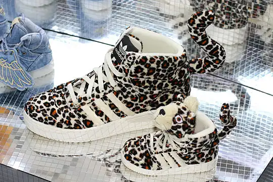 Чересчур леопардовые кроссовки из новой коллекции Adidas от Jeremy Scott