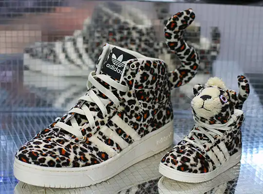 Чересчур леопардовые кроссовки из новой коллекции Adidas от Jeremy Scott