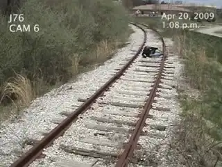 Мужика сбил поезд