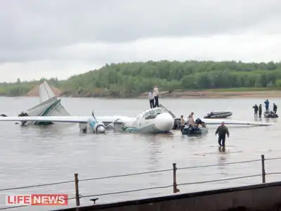 В Стрежевом аварийно приводнился самолет Ан-24.