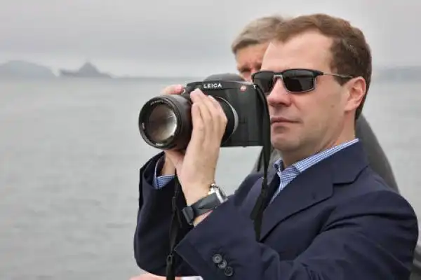 Сколько стоит фототехника Медведева?Фоторепортаж