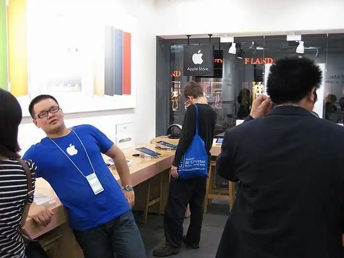 В Китае работает поддельный магазин Apple Stoer