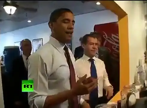 Медведев и Обама обедают в фастфуде
