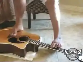 Гитарист без обеих рук