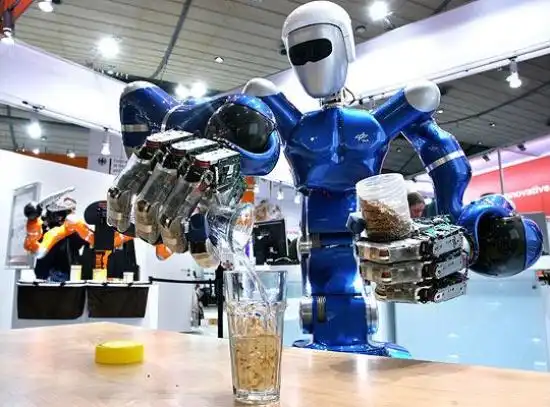 Выпьем? ТОП-10 роботов-барменов в действии