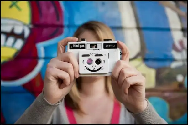 "Улыбнитесь, вас снимают!": позитивный 3D фотоаппарат от Holga