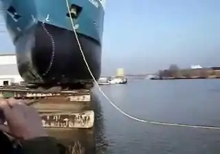 Как спускают на воду огромные корабли