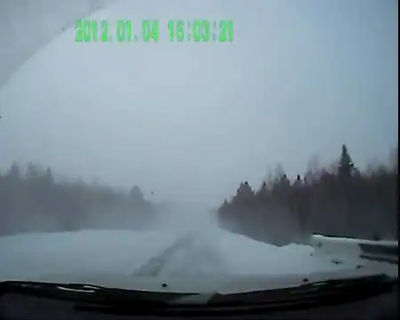 Никогда не превышайте скорость на заснеженной трассе в туман