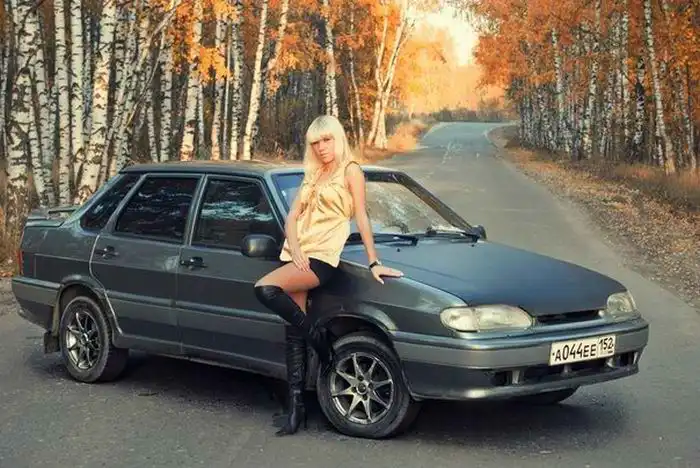 Сделано в России: девушки и тюнингованные автомобили