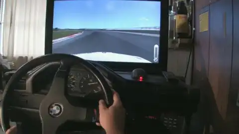 Классный гоночный симулятор из запчастей от BMW