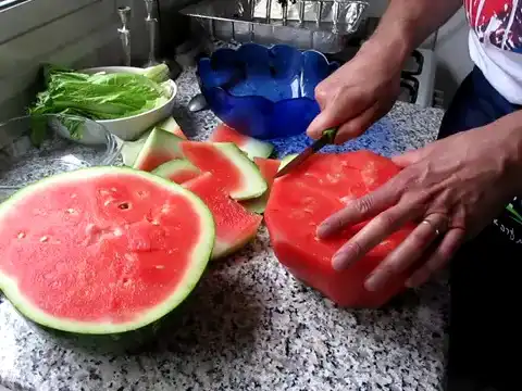 Как резать арбуз!