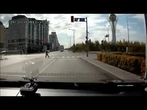 Как эффектно перейти через дорогу