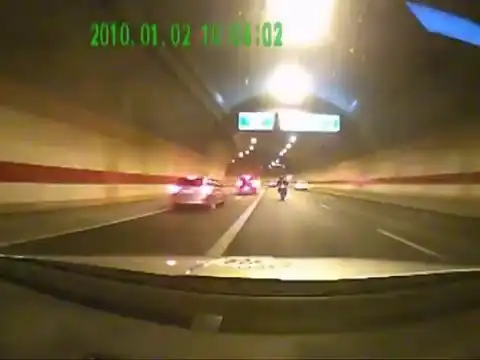 Полицейская погоня за мотоциклистом с неожиданным завершением