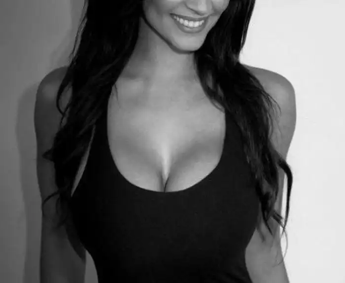 Sexy Cleavage Photos