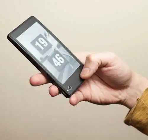 YotaPhone — российский смартфон c двумя экранами