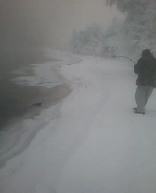 Невероятный улов на зимней рыбалке