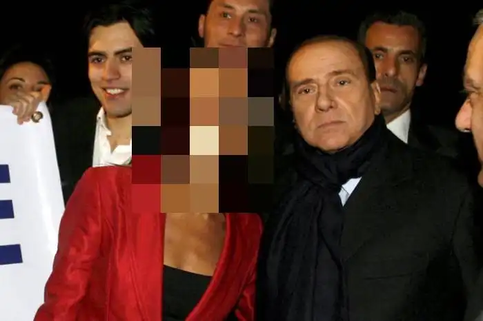 Невеста Сильвио Берлускони моложе его на 49 лет!