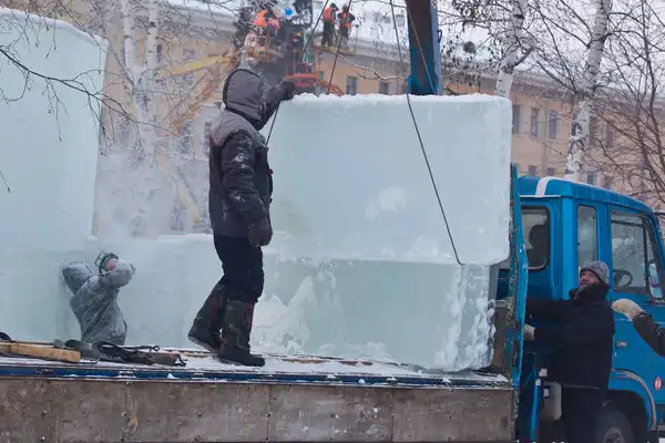 Ледовый городок на Новособорной готовится к открытию