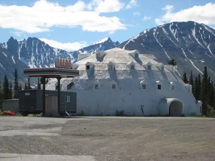 Необычный заброшенный отель на Аляске