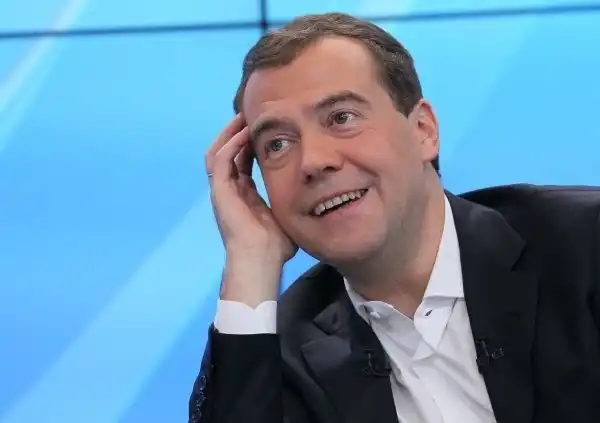 Мимика Медведева
