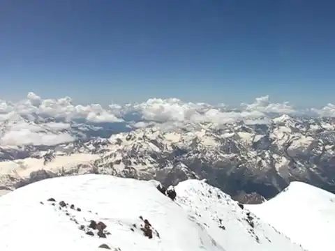 Невероятный пейзаж с вершины Эльбруса