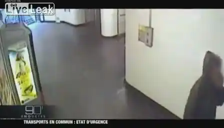 Извращенец нападает на женщин в метро