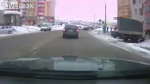Неожиданная авария на перекрестке