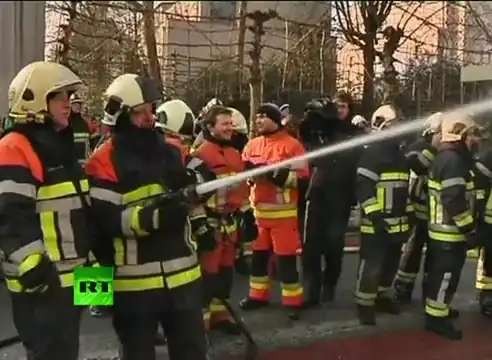 Пожарники против полиции на митинге в Брюсселе