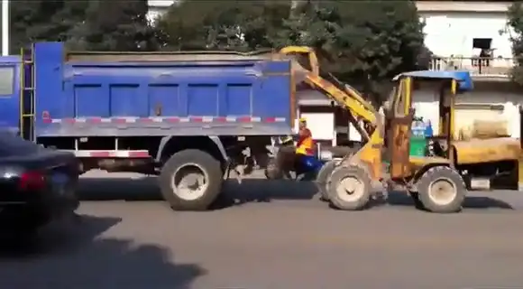 Странный метод транспортировки трактора