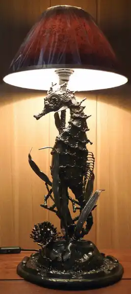 Самодельная настольная лампа "Морской конек" (5 фото)