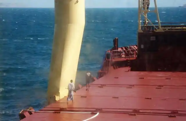 Как сомалийским пиратам передают выкуп за захваченное судно