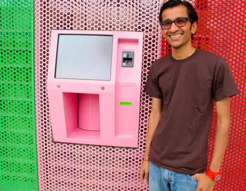 В США заработал первый в мире автомат с кексами