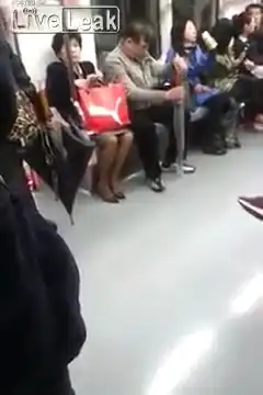 Драка в корейском поезде метро...