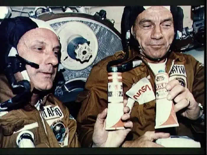 Советские космонавты ели только из тюбиков
