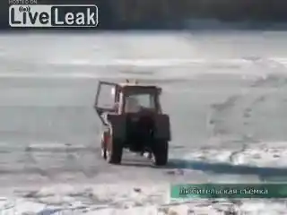 Трактор провалился под лед - водитель погиб