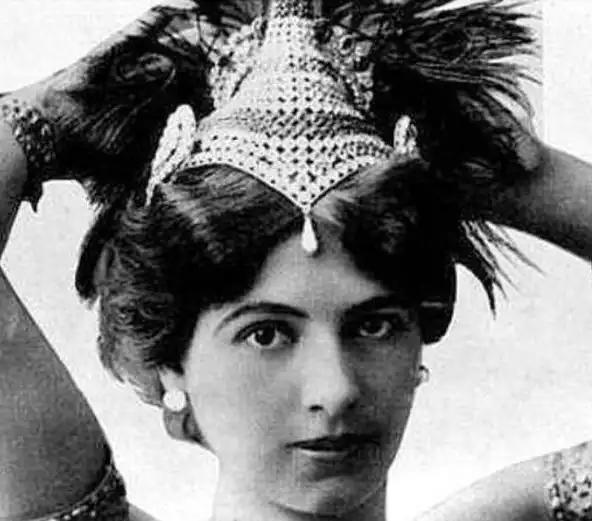 Первая стриптизерша