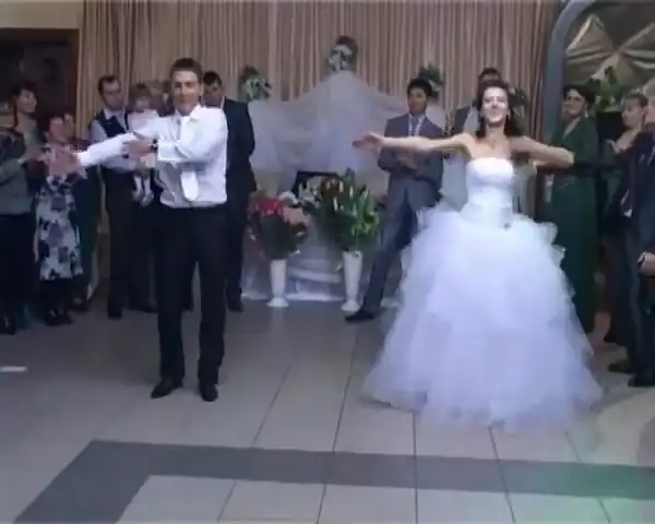 Свадебный танец нашего времени.