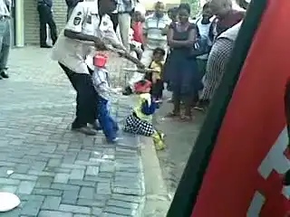 Настоящий мастер марионеток из Зимбабве