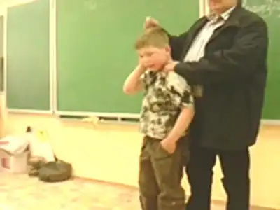 Папаша избил одноклассника своего сына в гимназии №1 Томска.